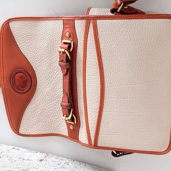 Dooney & Bourke Stunning Carrier/Crossbody Vintage AWL - Picture 8 of 10